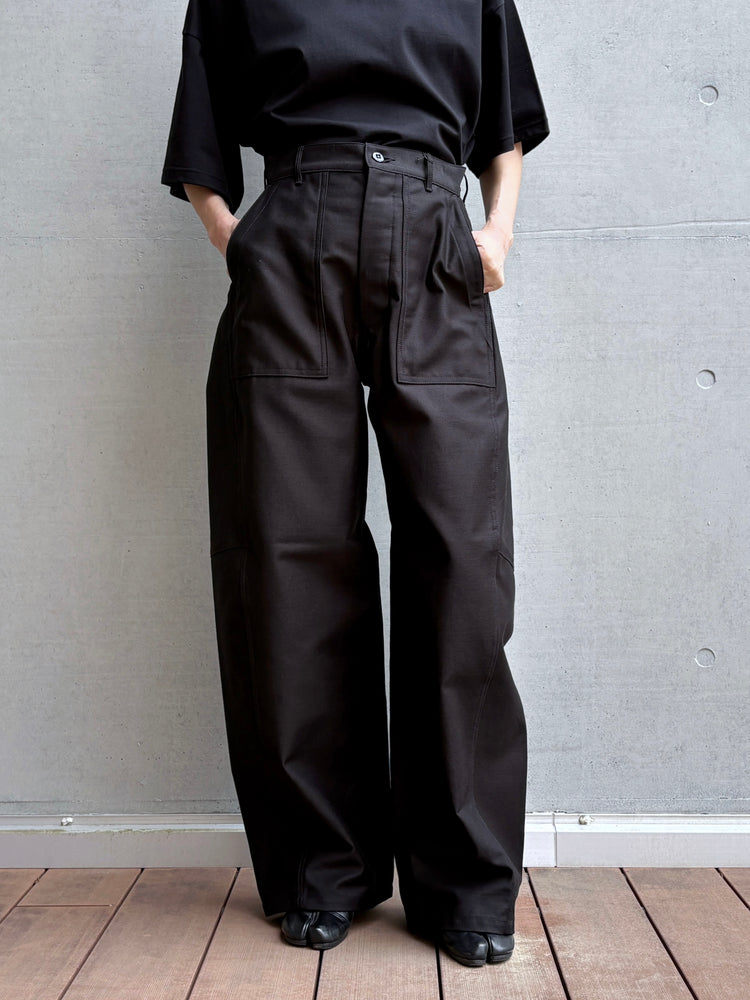 HYKE / BACK SATIN BARREL-LEG PANTS / BLACK / 13350