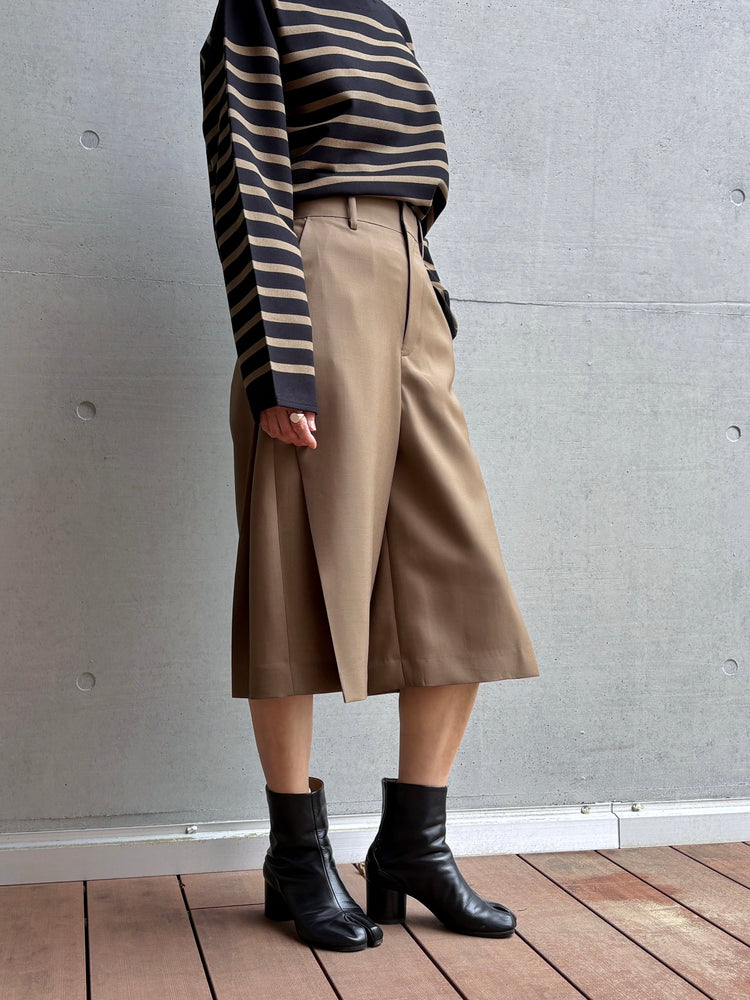 HYKE / WOOL SIDE TUCK SHORTS / BEIGE / 13379