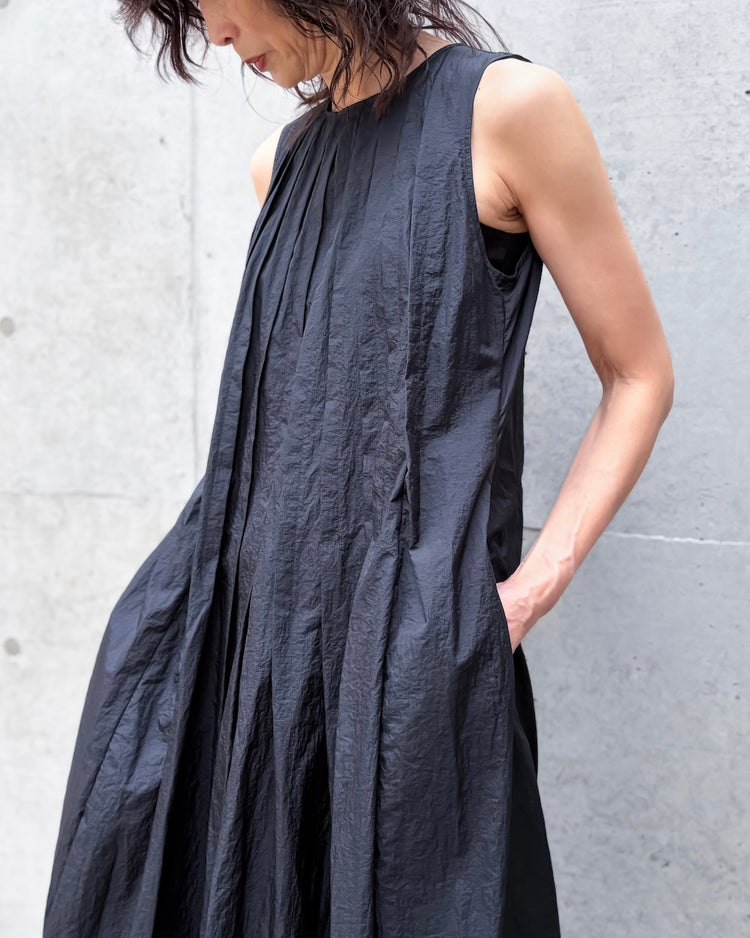 någonstans / tuck balloon dress / black / 470JA833-0271