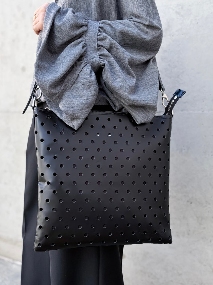 JUNYA WATANABE / ステアガラス パンチング加工ワンショルダーバッグ / BLACK / JQ-K207
