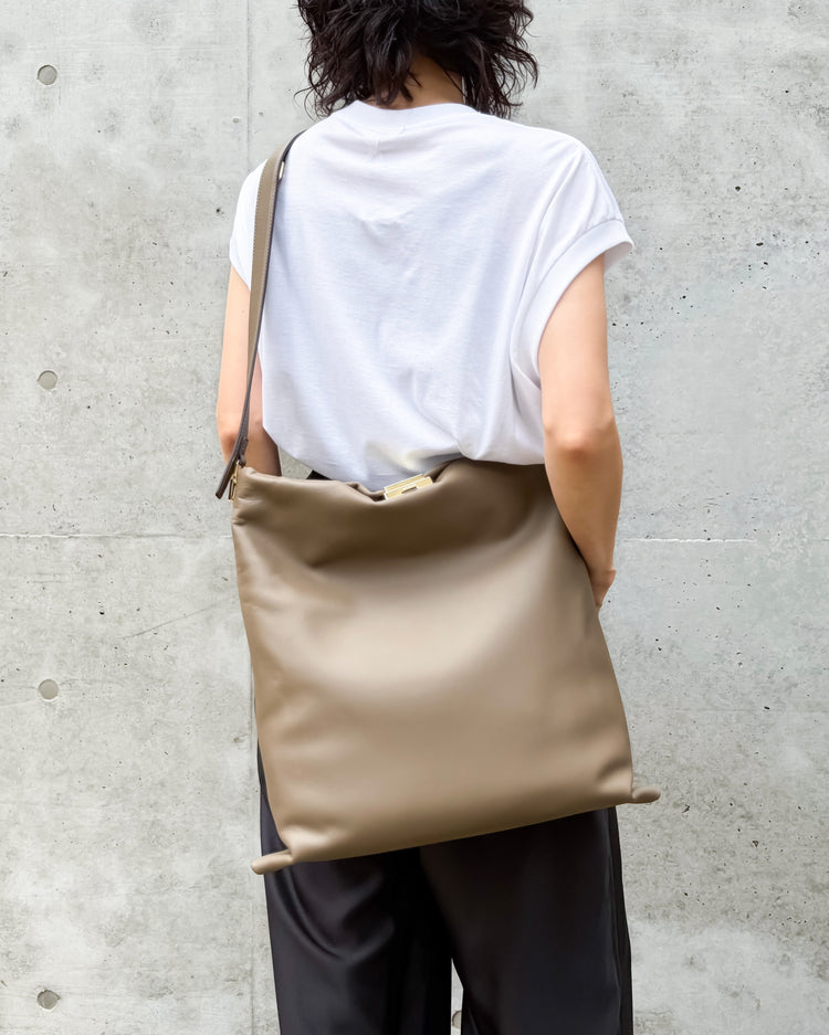 PUNTI. / GRAFT-TOTE (L ) / CLAY / P-019