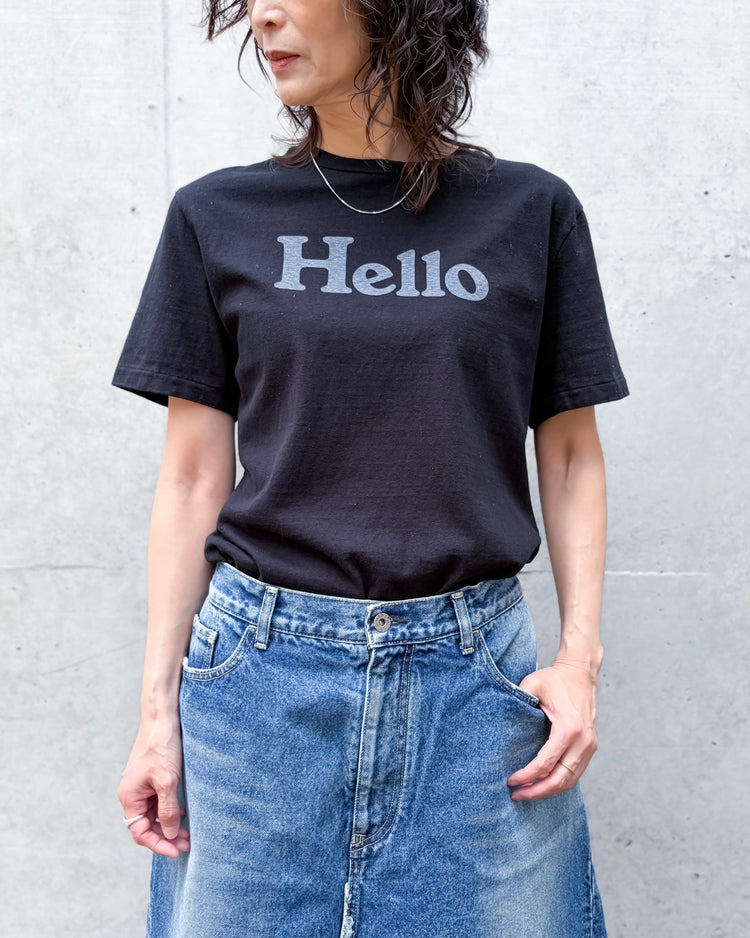 MADISONBLUE / HELLO CREW NECK TEE / BLACK / MB000-7001