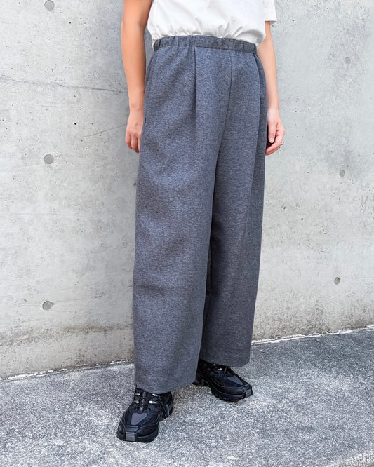 ENFÖLD / CURVE CROPPED-PANTS / Charcoal gray / 300JA281-2701