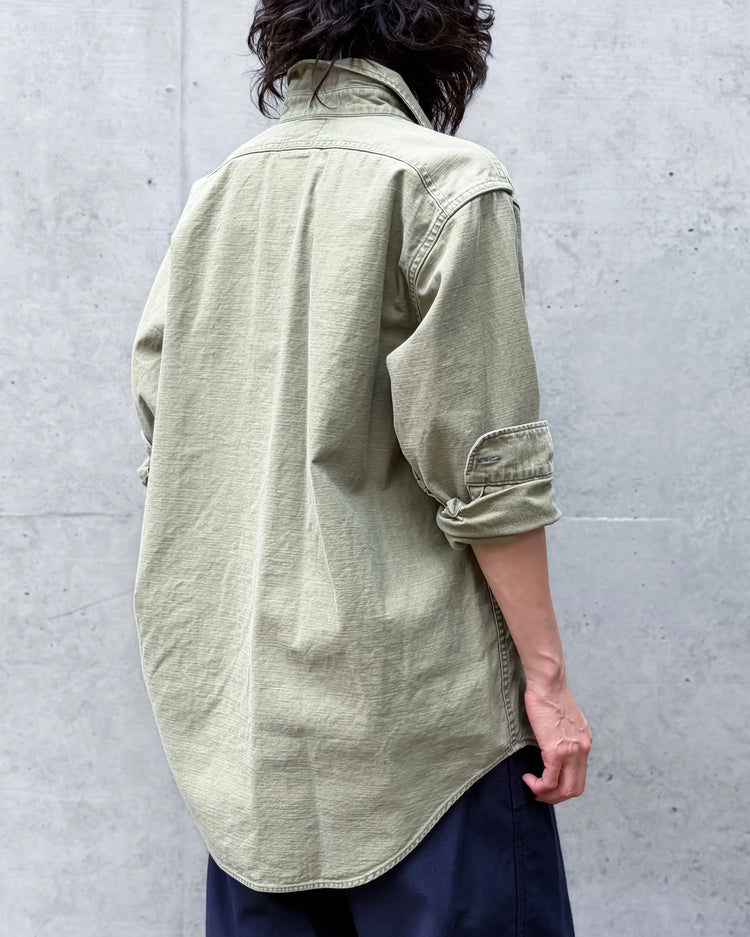 MADISONBLUE / HAMPTON BACK SATIN SHIRT / KHAKI / MB000-5005