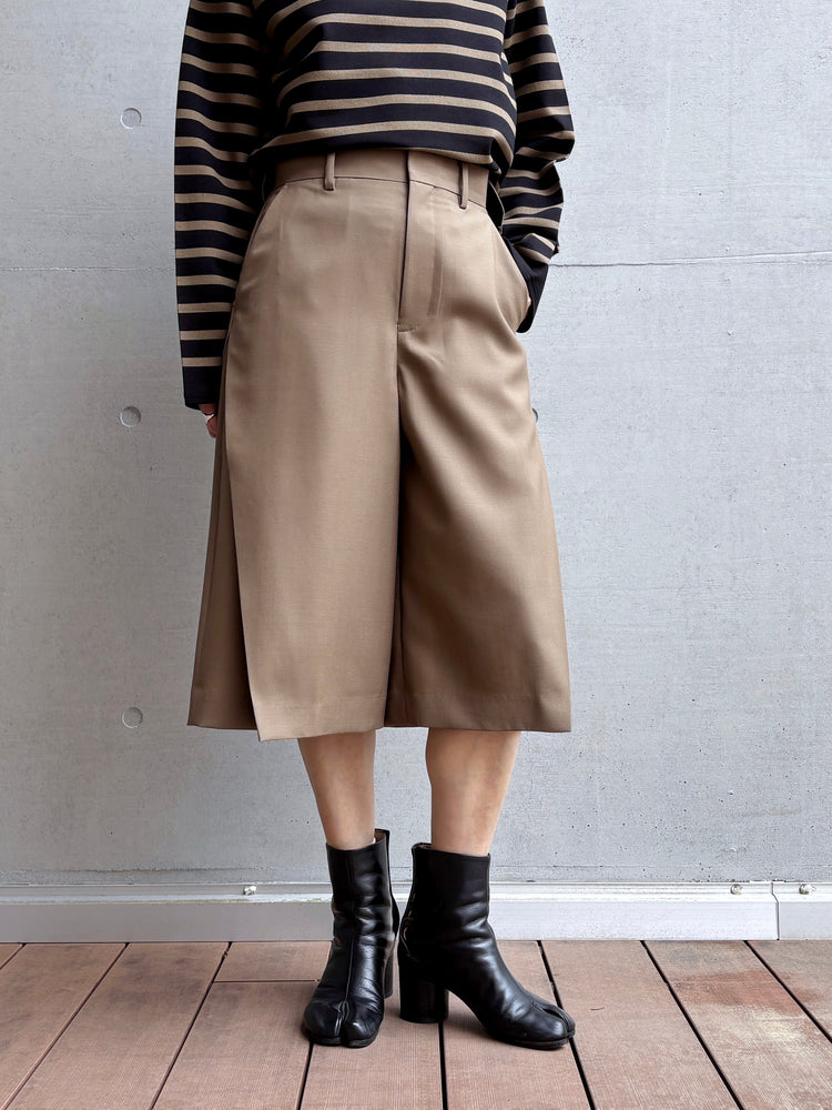 HYKE / WOOL SIDE TUCK SHORTS / BEIGE / 13379