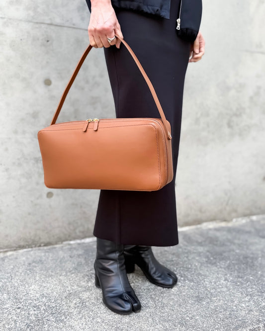 AURALEE / LEATHER SQUARE BAG MADE BY AETA / BROWN / A26SBO5AE