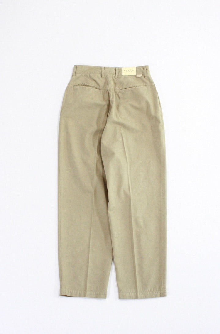 FARAH / Two Tuck Wide Tapered Pants・Beije・FR0302-W4004