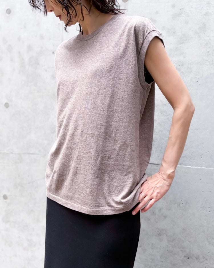AURALEE / SEAMLESS CREW NECK SLEEVELESS / TOP BROWN / A00T06ST