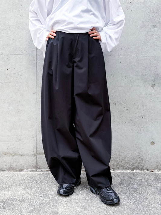 någonstans / wide cocoon parachute pants  / Black / 470JS131-0381