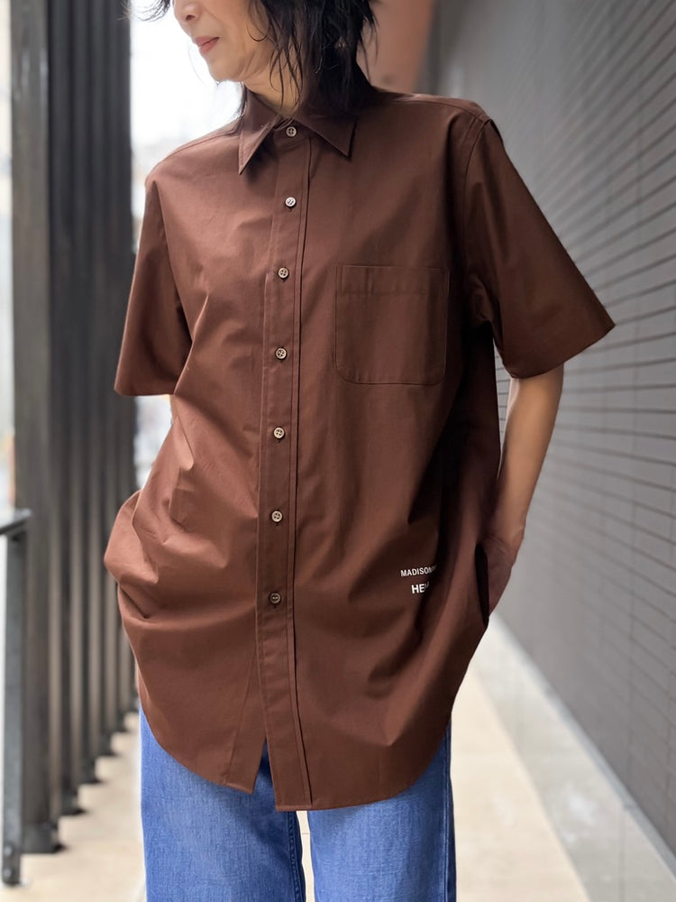 MADISONBLUE / TRANE H/S SHIRT TYPEWRITER / BROWN / MB261-5012
