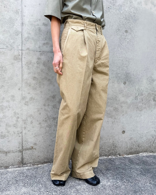 AURALEE / GARMENT-DYED FINX LIGHT CHINO ONE-TUCK WIDE PANTS / BEIGE / A26SP05LF
