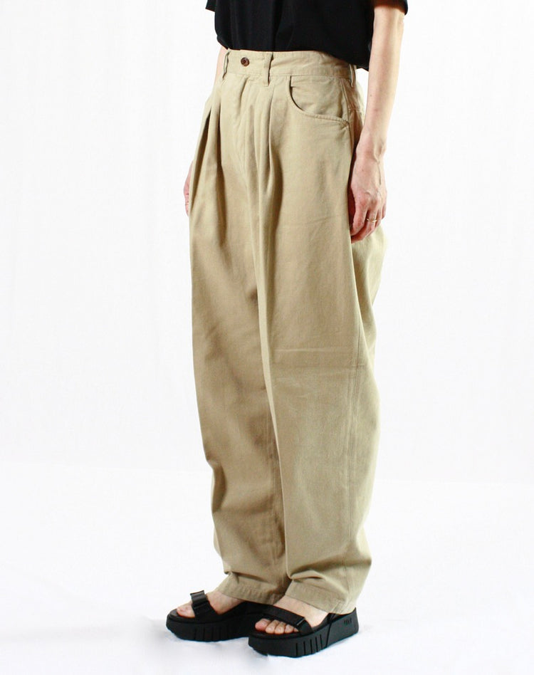 FARAH / Two Tuck Wide Tapered Pants・Beije・FR0302-W4004