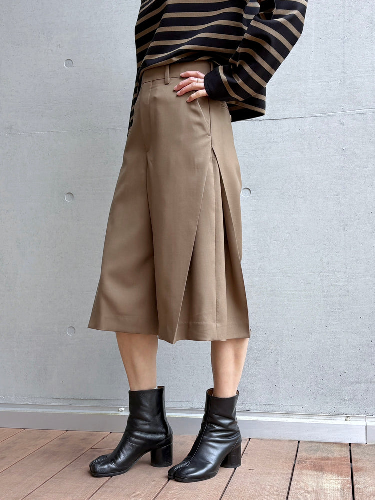 HYKE / WOOL SIDE TUCK SHORTS / BEIGE / 13379