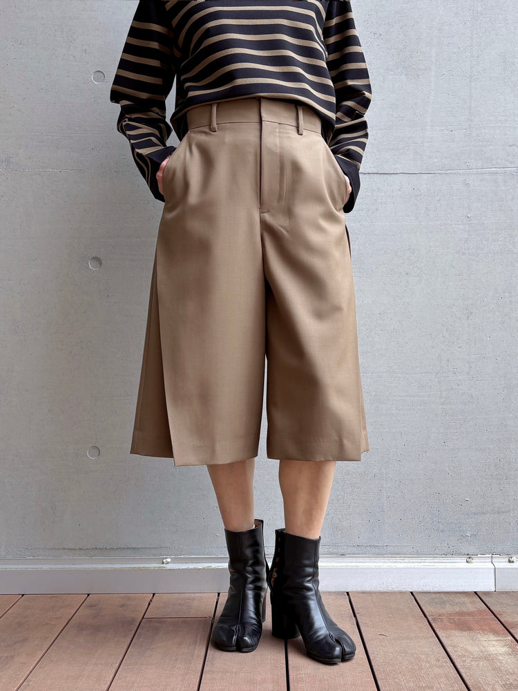 HYKE / WOOL SIDE TUCK SHORTS / BEIGE / 13379