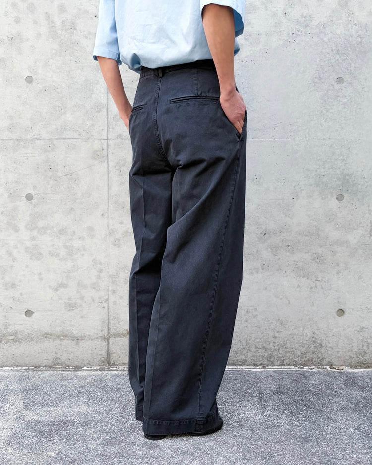 AURALEE / GARMENT-DYED FINX LIGHT CHINO ONE-TUCK WIDE PANTS / BLACK / A26SP05LF