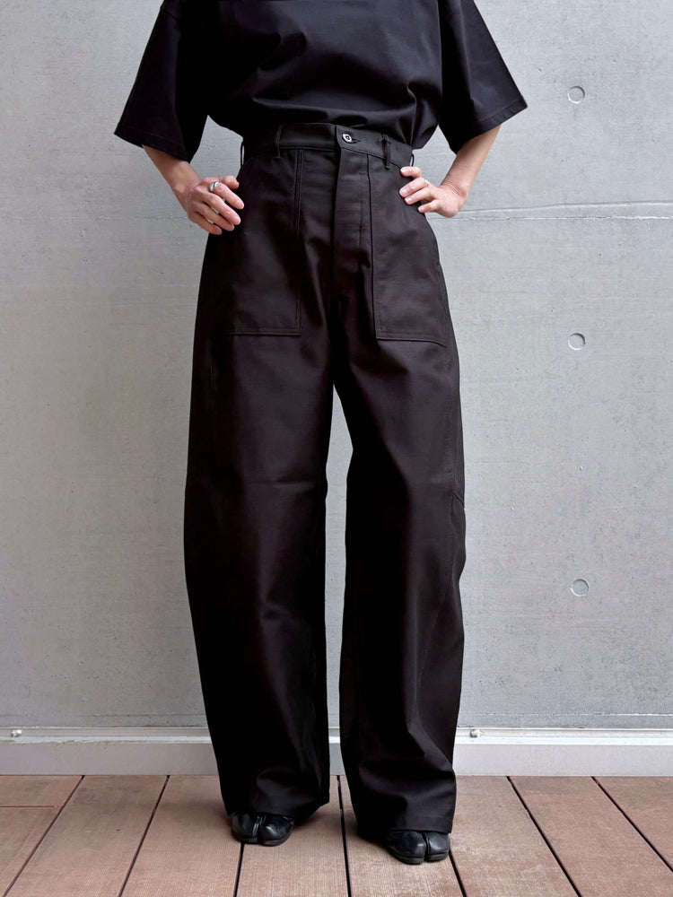 HYKE / BACK SATIN BARREL-LEG PANTS / BLACK / 13350
