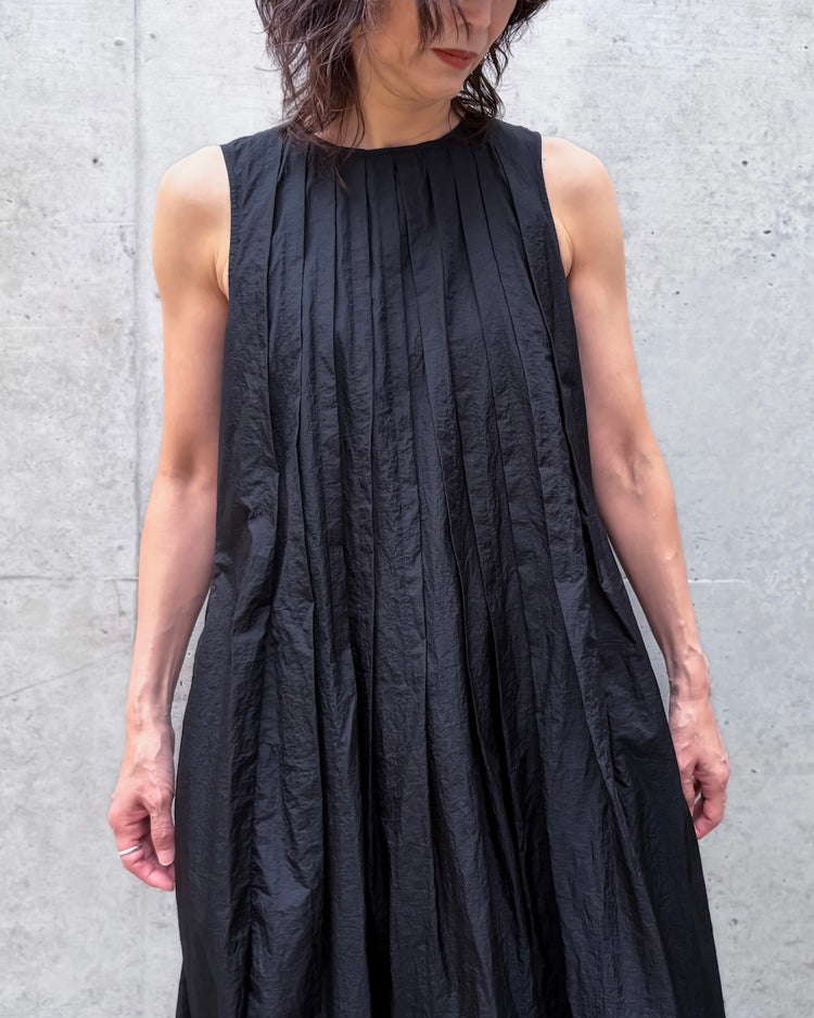 någonstans / tuck balloon dress / black / 470JA833-0271