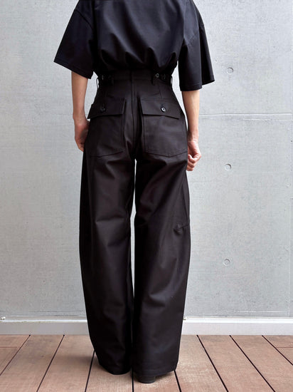 HYKE / BACK SATIN BARREL-LEG PANTS / BLACK / 13350