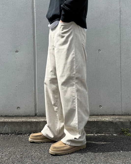 AURALEE / GARMENT-DYED FINX CORDUROY 5P WIDE PANTS / WHITE KHAKI / A26SP01FX