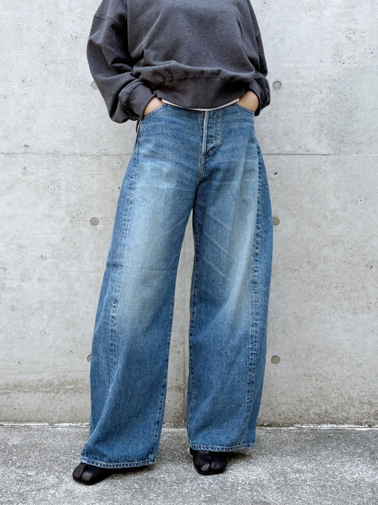 HYKE / BARREL-LEG DENIM JEANS / Used Wash Blue / 13382