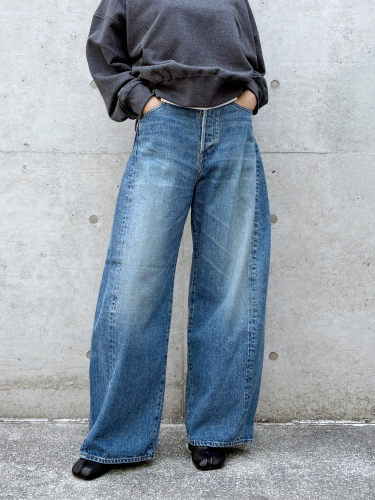 HYKE / BARREL-LEG DENIM JEANS / Used Wash Blue / 13382