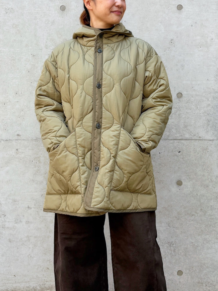 HYKE / QUILTED HOODED JACKET / KHAKI / 17595