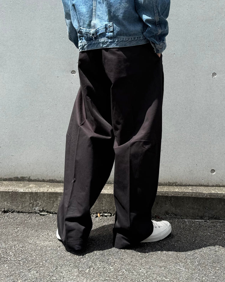 HYKE / BARREL LEG CHINO TROUSERS / BLACK / 13348