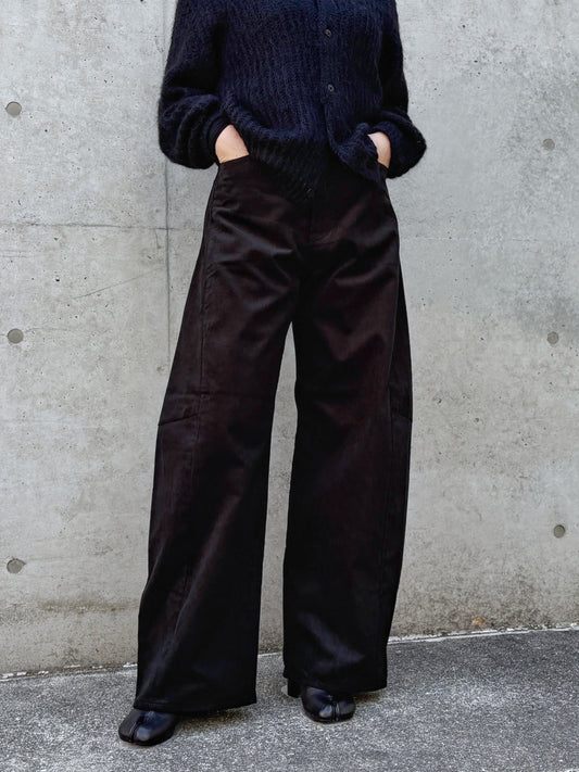 HYKE / CORDUROY BARREL LEG JEANS / BLACK / 13406 /