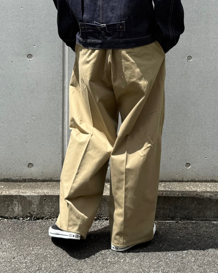 HYKE / BARREL LEG CHINO TROUSERS / KHAKI / 13348