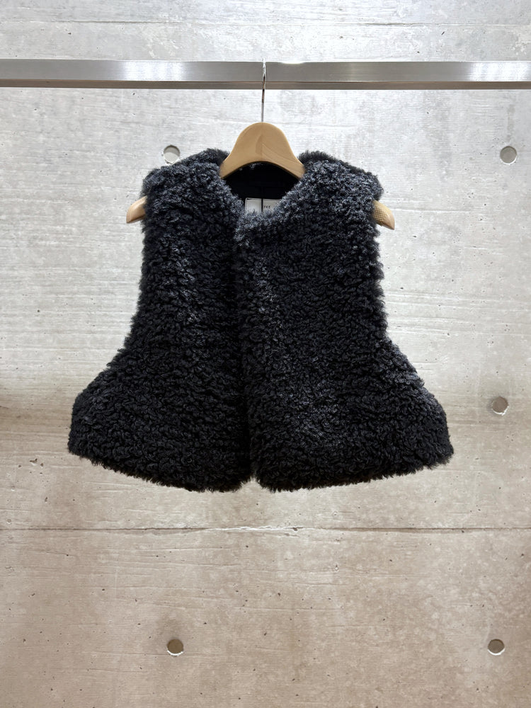 HYKE / FAUX SHEARLING CROPPED VEST / BLACK / 17524