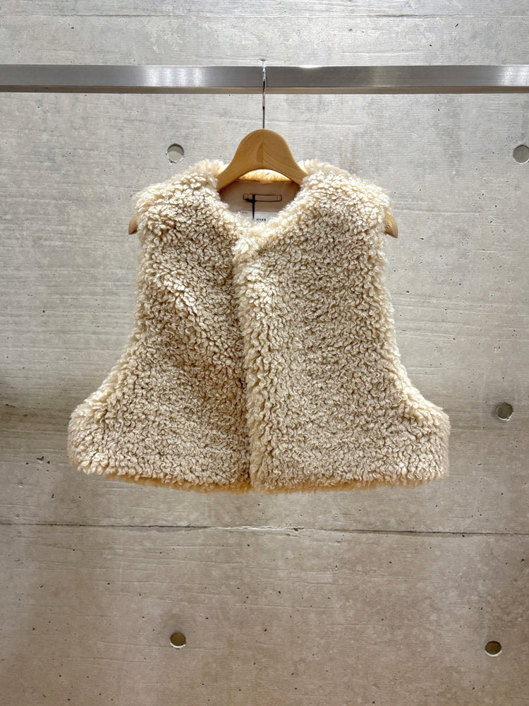 HYKE / FAUX SHEARLING CROPPED VEST / CREAM / 17524