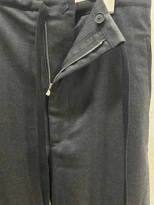 AURALEE / WOOL FULLING FLANNEL DRAWSTRING PANTS / TOP CHARCOAL / A26AP06CF/