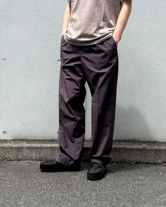 AURALEE / GARMENT-DYED FINX SHUTTLE WEATHER ONE-TUCK SLACKS / DARK BROWN / A26SP03SW