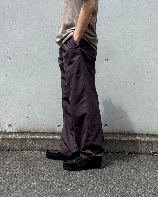 AURALEE / GARMENT-DYED FINX SHUTTLE WEATHER ONE-TUCK SLACKS / DARK BROWN / A26SP03SW