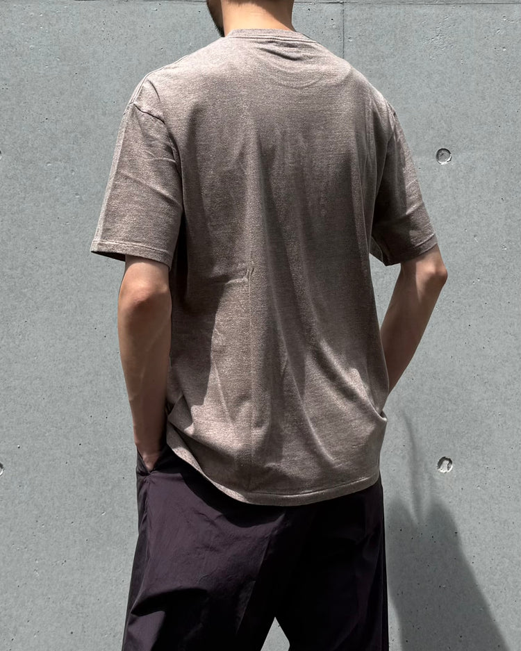 AURALEE / SEAMLESS CREW NECK TEE / TOP BROWN / A00T01ST