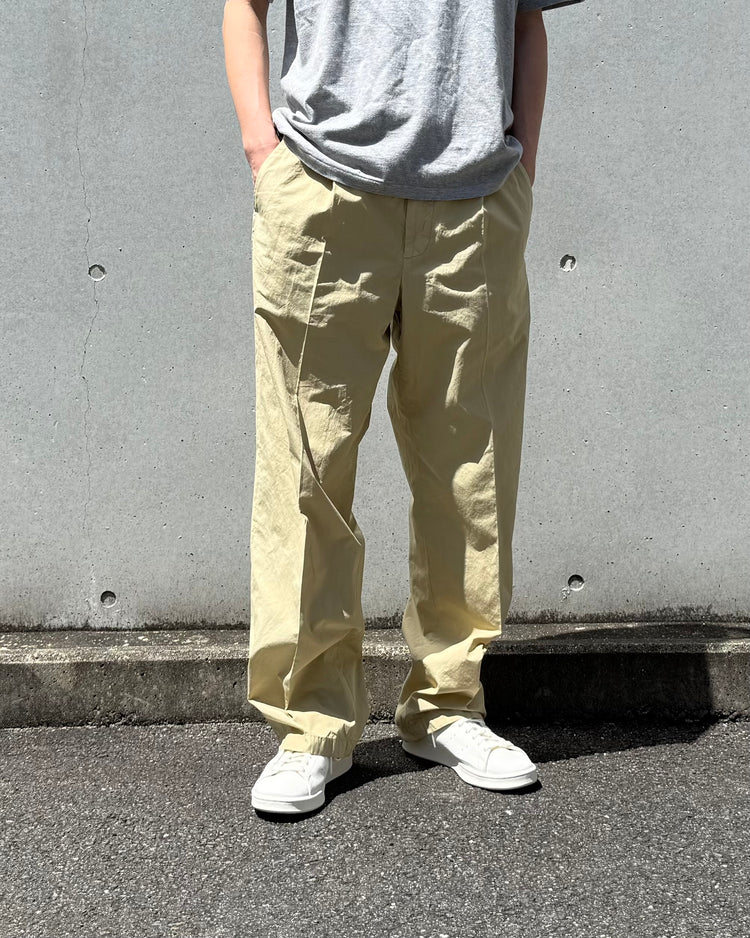AURALEE / GARMENT-DYED FINX SHUTTLE WEATHER ONE-TUCK SLACKS / KHAKI BEIGE / A26SP03SW
