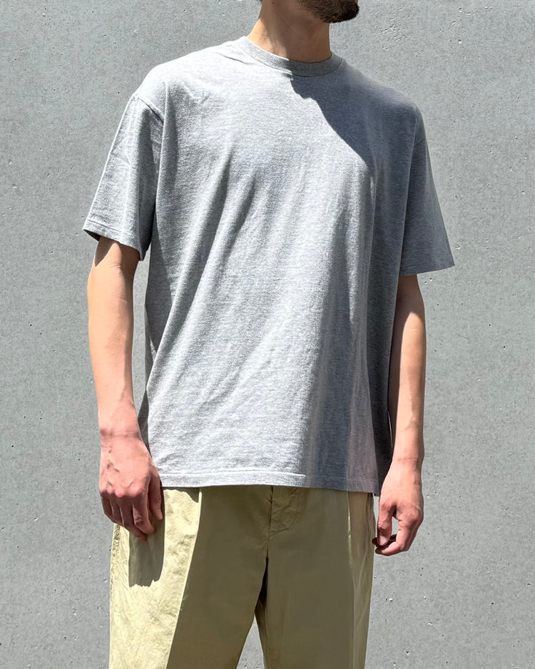 AURALEE / SEAMLESS CREW NECK TEE / TOP GRAY / A00T01ST