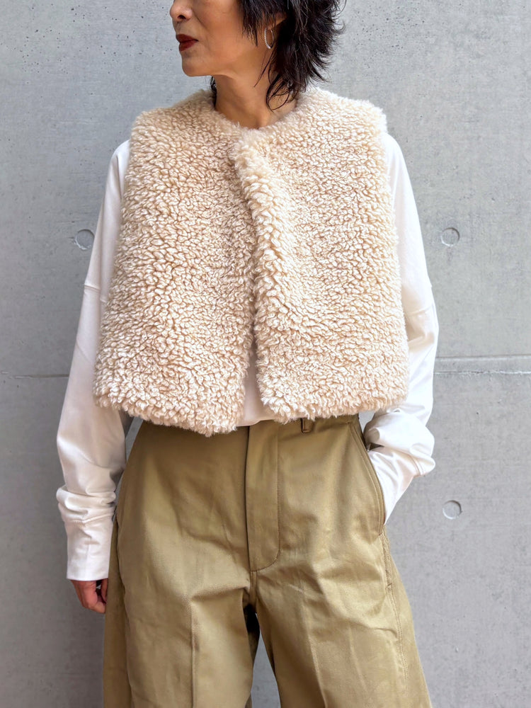 HYKE / FAUX SHEARLING CROPPED VEST / CREAM / 17524