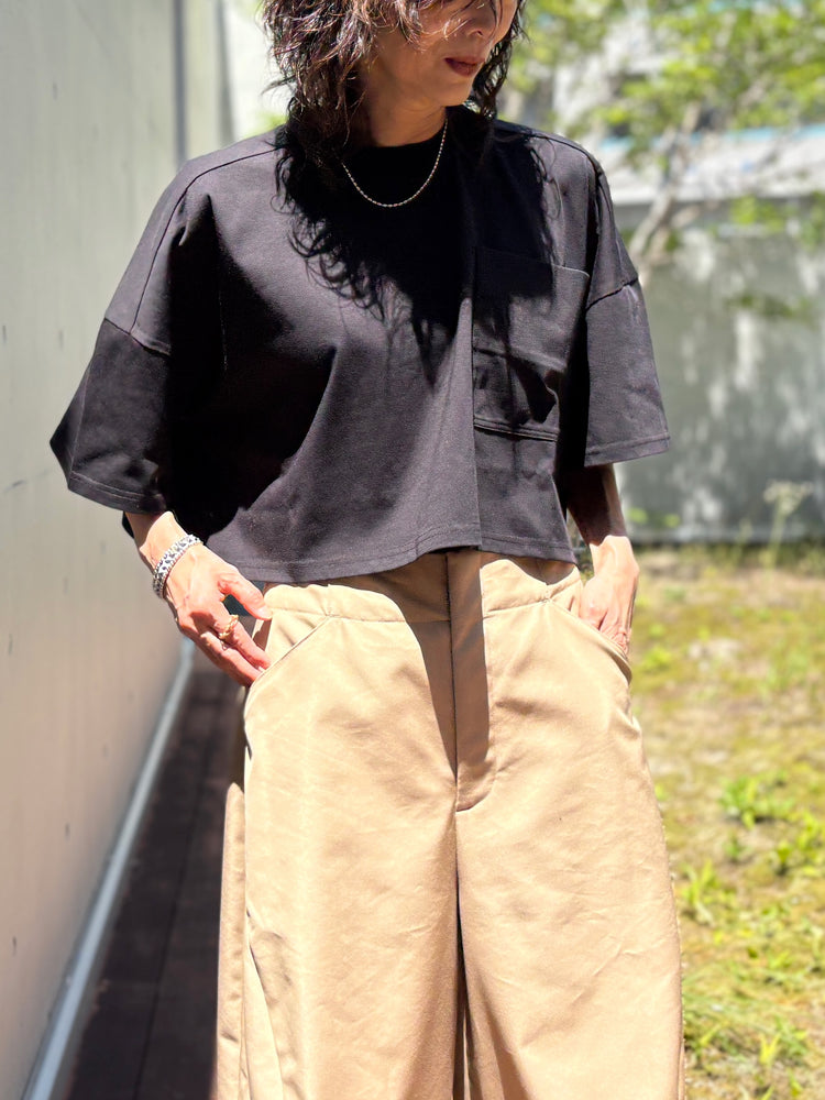 någonstans / loose pocket t-shirt / black / 470JA880-0541