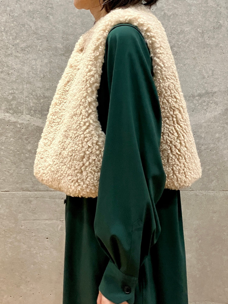 HYKE / FAUX SHEARLING CROPPED VEST / CREAM /  17524