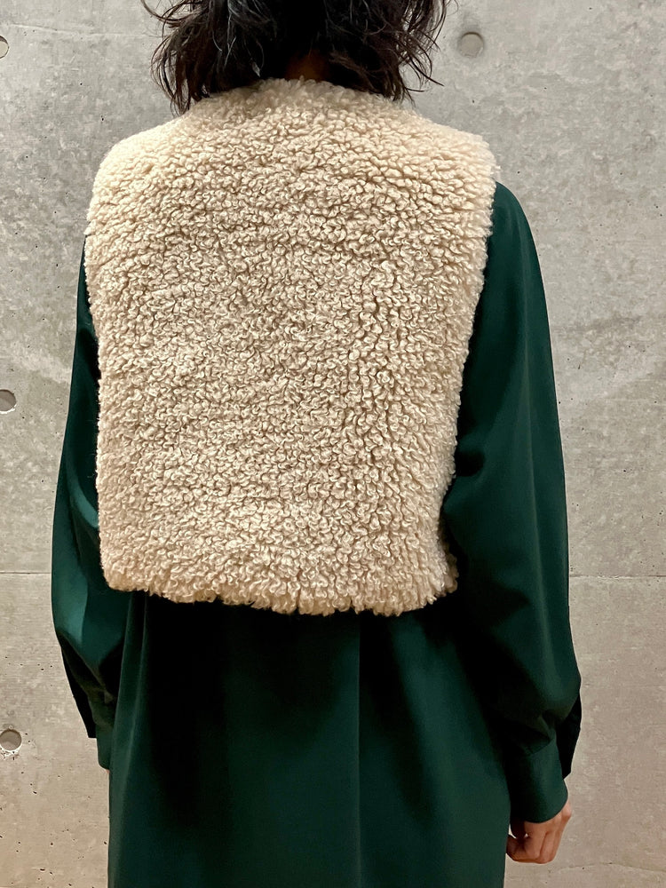 HYKE / FAUX SHEARLING CROPPED VEST / CREAM /  17524
