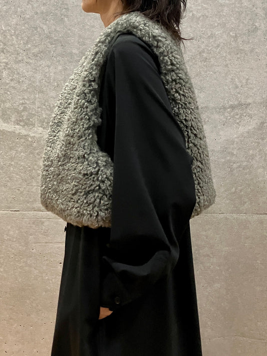 HYKE / FAUX SHEARLING CROPPED VEST / OLIVE DARB /  17524