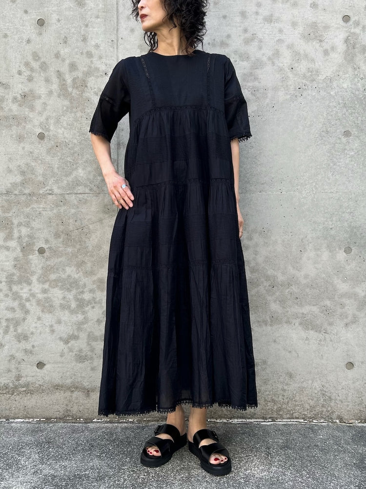 AAYUSHI / ティアードコットンボイルワンピース / Black / SGN0290
