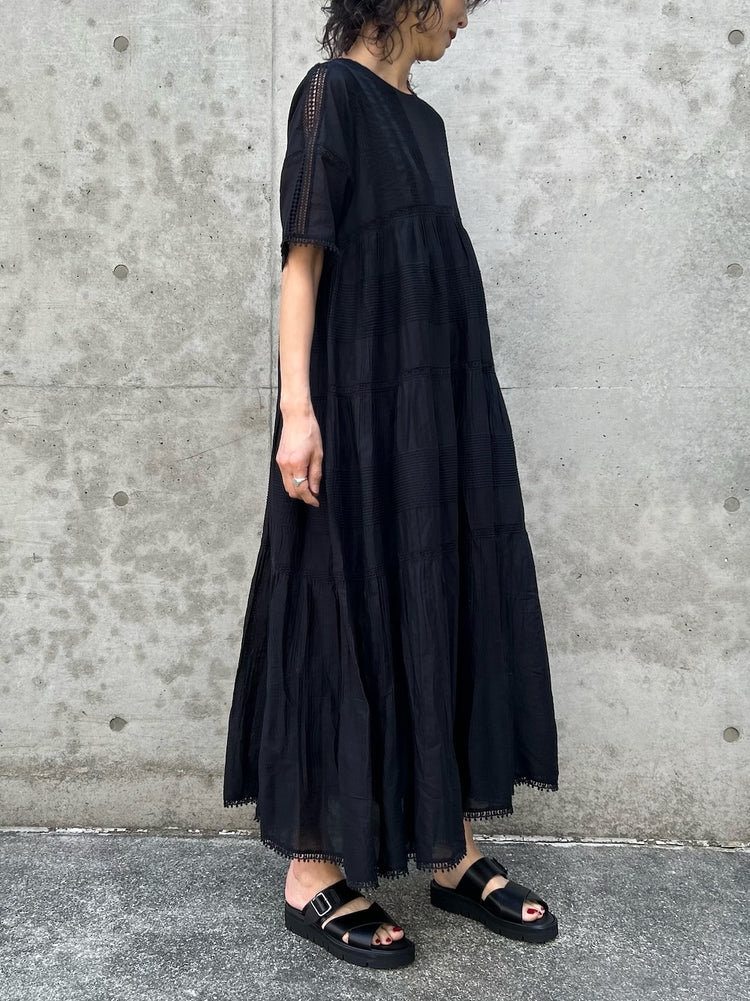 AAYUSHI / ティアードコットンボイルワンピース / Black / SGN0290