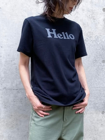 MADISONBLUE / HELLO CREW NECK TEE / BLACK / MB000-7001