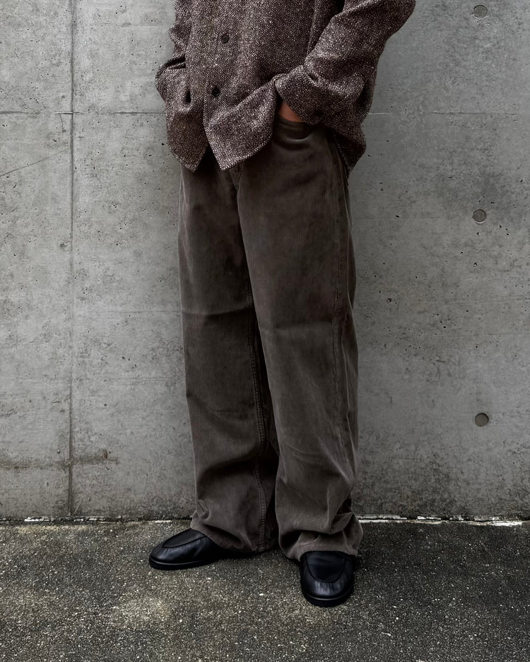 AURALEE / GARMENT-DYED FINX CORDUROY 5P WIDE PANTS / OLIVE BROWN / A26AP01FX