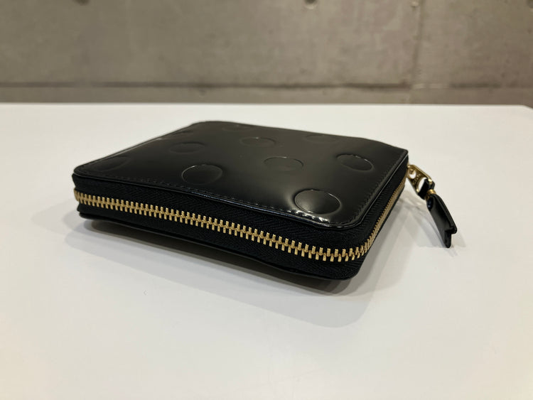 COMME des GARCONS WALLET / DOTS EMBOSSED ROUND ZIP WALLET / BLACK / 8Z-F021-051