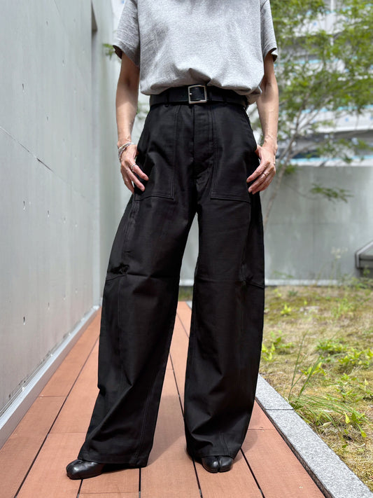 HYKE / BACK SATIN BARREL-LEG PANTS / BLACK / 13412 /