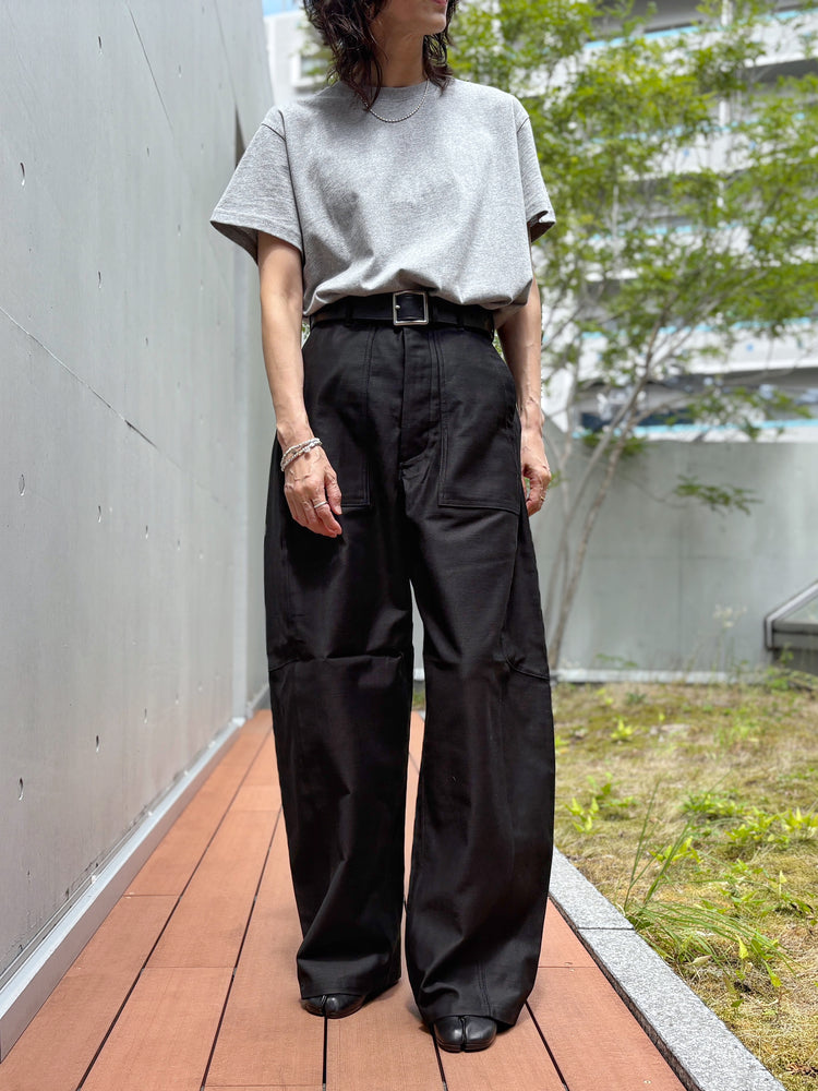 HYKE / BACK SATIN BARREL-LEG PANTS / BLACK / 13412 /