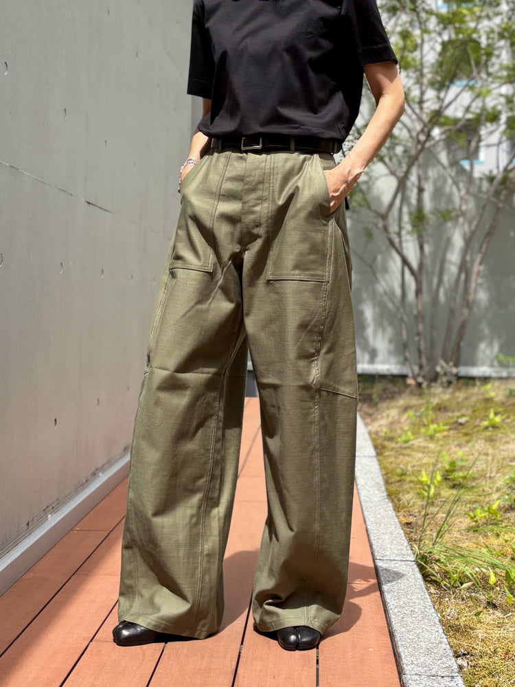HYKE / BACK SATIN BARREL-LEG PANTS / OLIVE DRAB / 13412 /